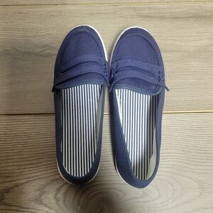 EUC Navy size 6 slip on flats